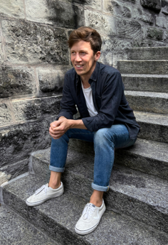 Foto von Ramon Aemmer - Experience Designer und Co-Founder bei Unknown Digital, dein Spezialist für digitales Design aus Zürich. Mehr erfahren?