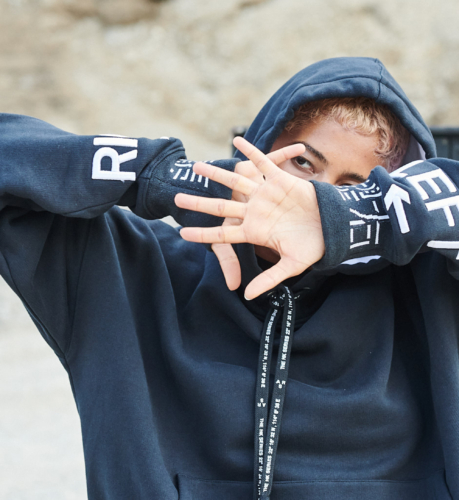 Bild von einem Pullover, welcher Teil des digitalen interativen Magazin ist.