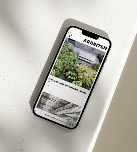 Bild von der Website in mobilansicht. responsive design.
