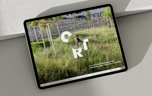 bild von der startseite home einer webseite und dem animierten logo.